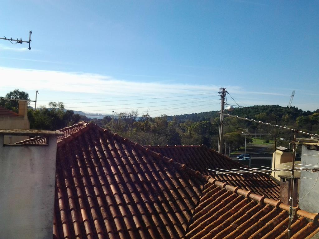 Typical Small House Near Lisbon Oeiras Buitenkant foto
